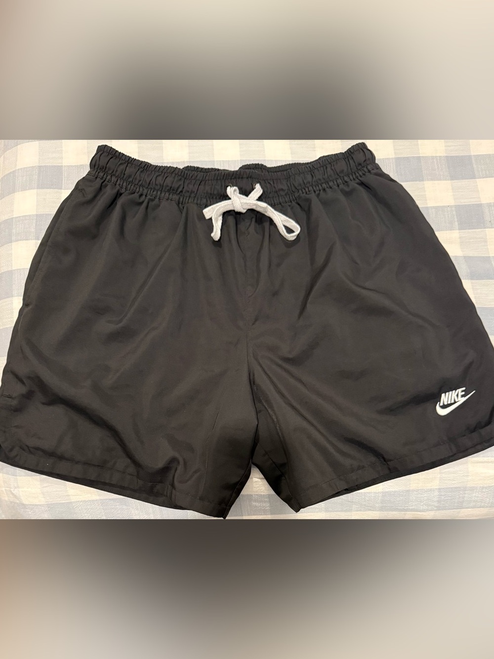Nike Men’s Mesh Shorts with White Drawstring, Size Large (Excellent Condition)